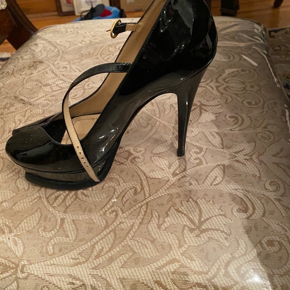 YSL a tribute to Mary Jane shoes . - Picture 5 of 5